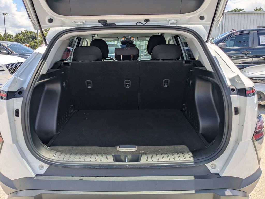 Used 2025 White Hyundai SEL image 11