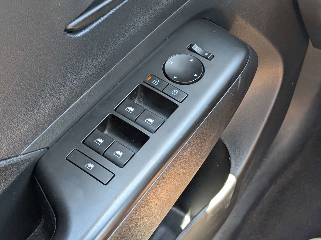 Used 2025 White Hyundai SEL image 19