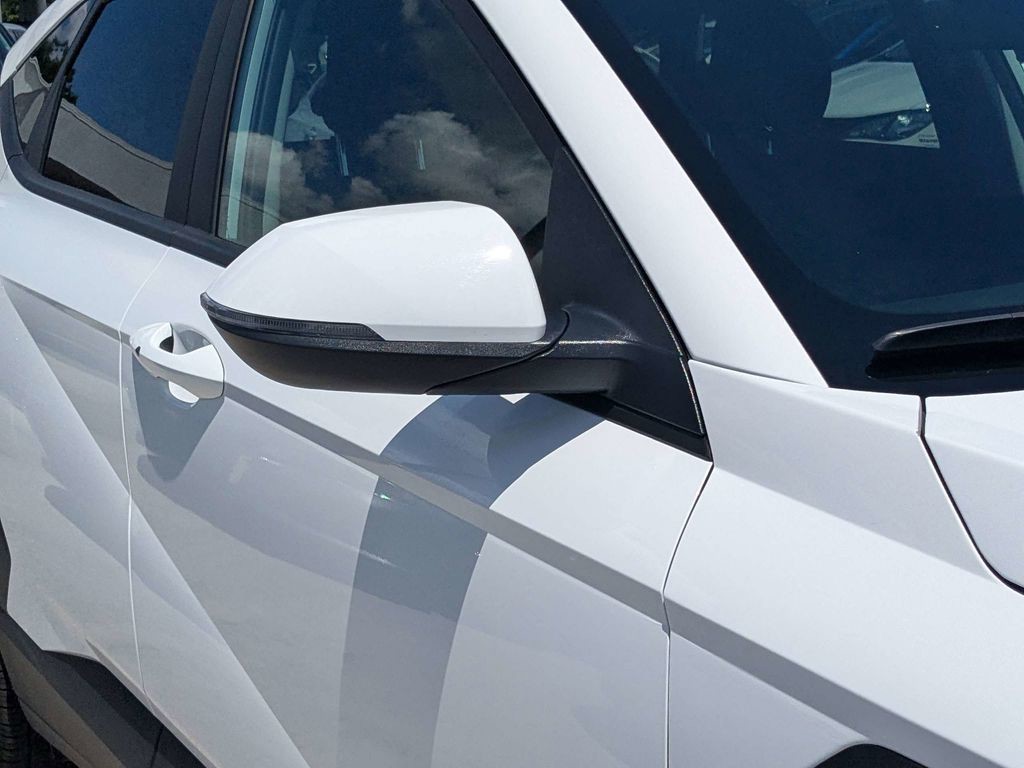 Used 2025 White Hyundai SEL image 10