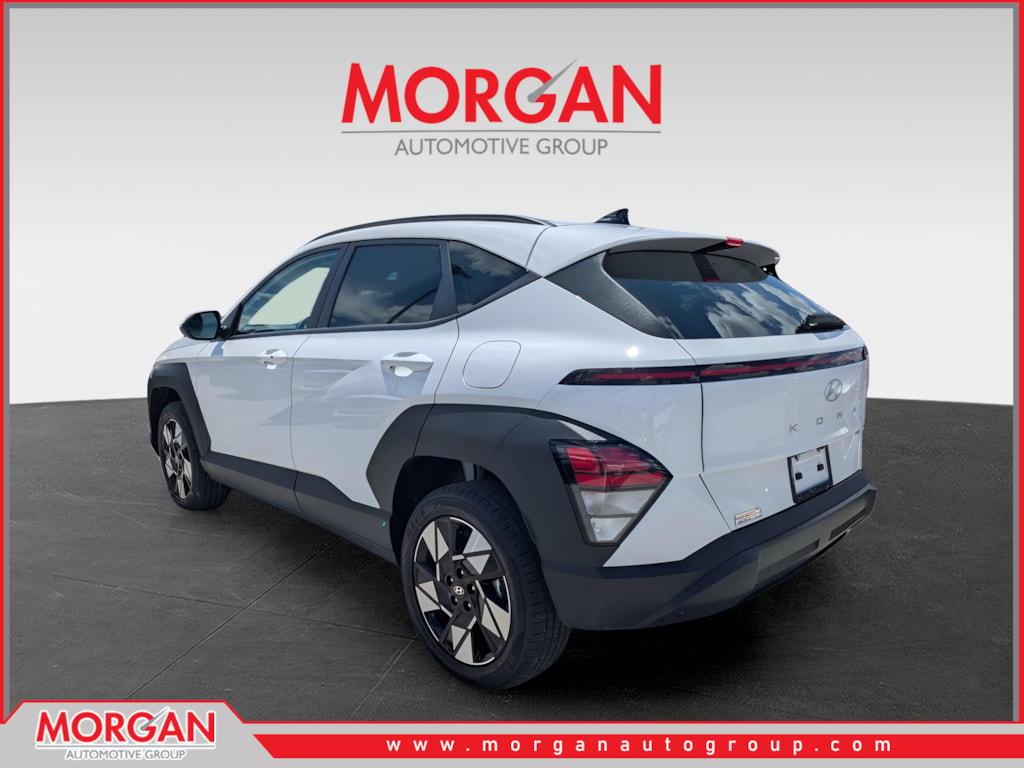Used 2025 White Hyundai SEL image 5