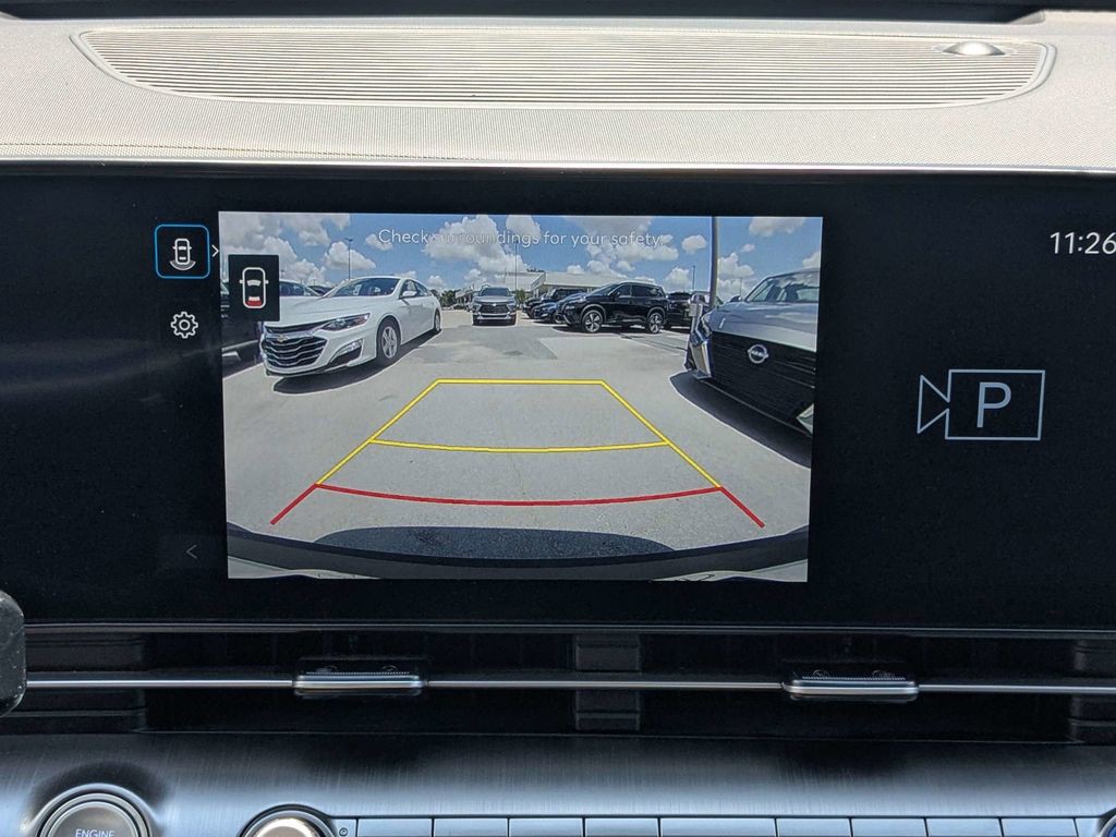 Used 2025 White Hyundai SEL image 28
