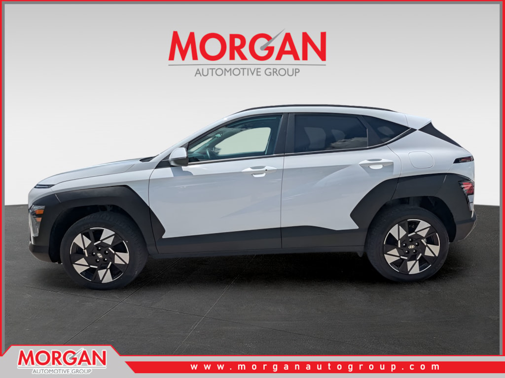 Used 2025 White Hyundai SEL image 6