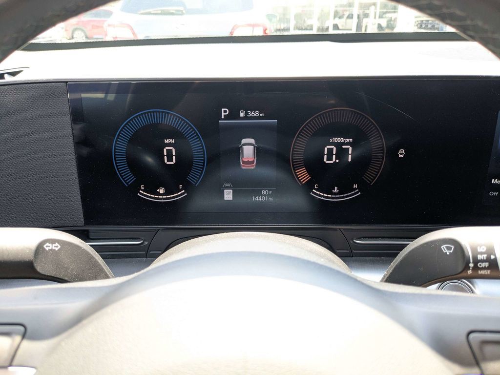 Used 2025 White Hyundai SEL image 25