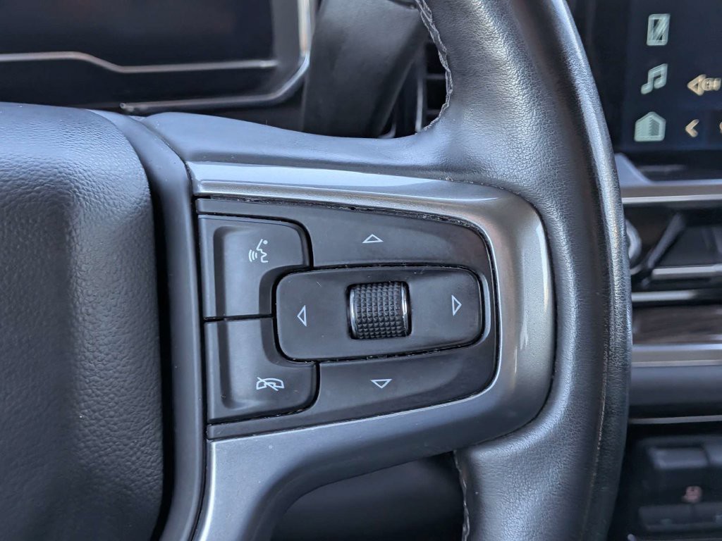 Used 2025 White Chevrolet LT image 23