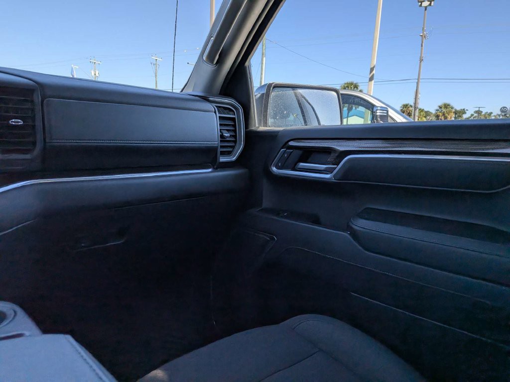 Used 2025 White Chevrolet LT image 15