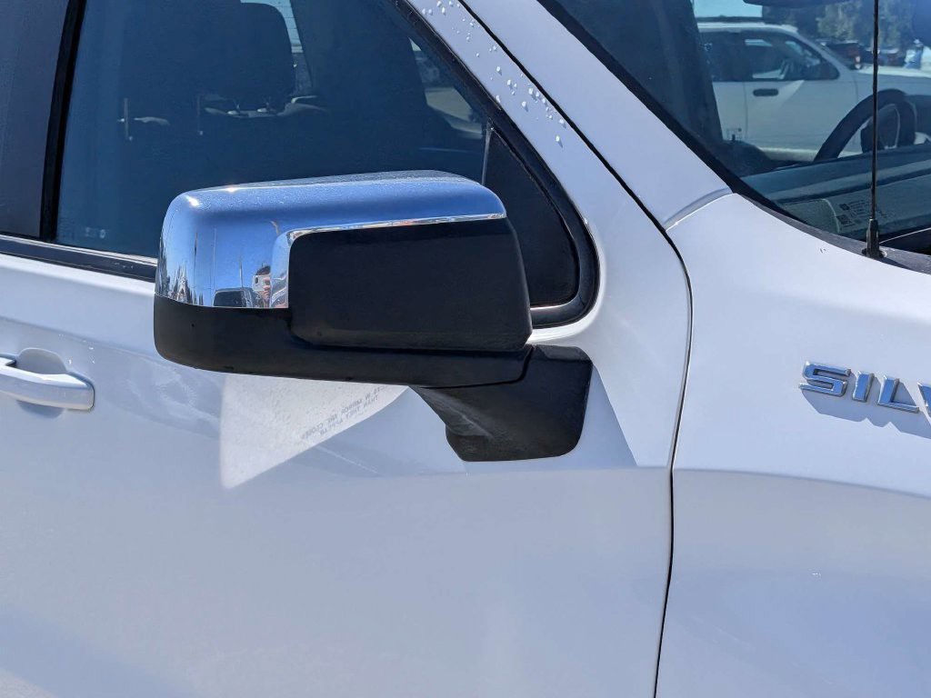 Used 2025 White Chevrolet LT image 10
