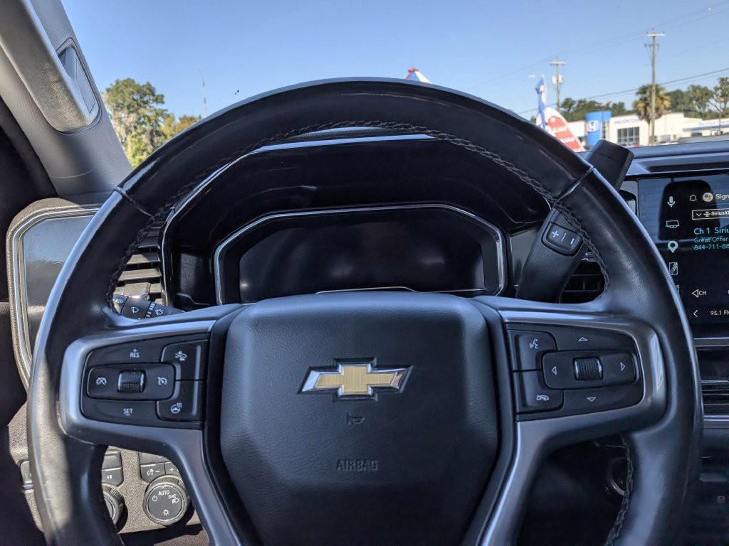 Used 2025 White Chevrolet LT image 21