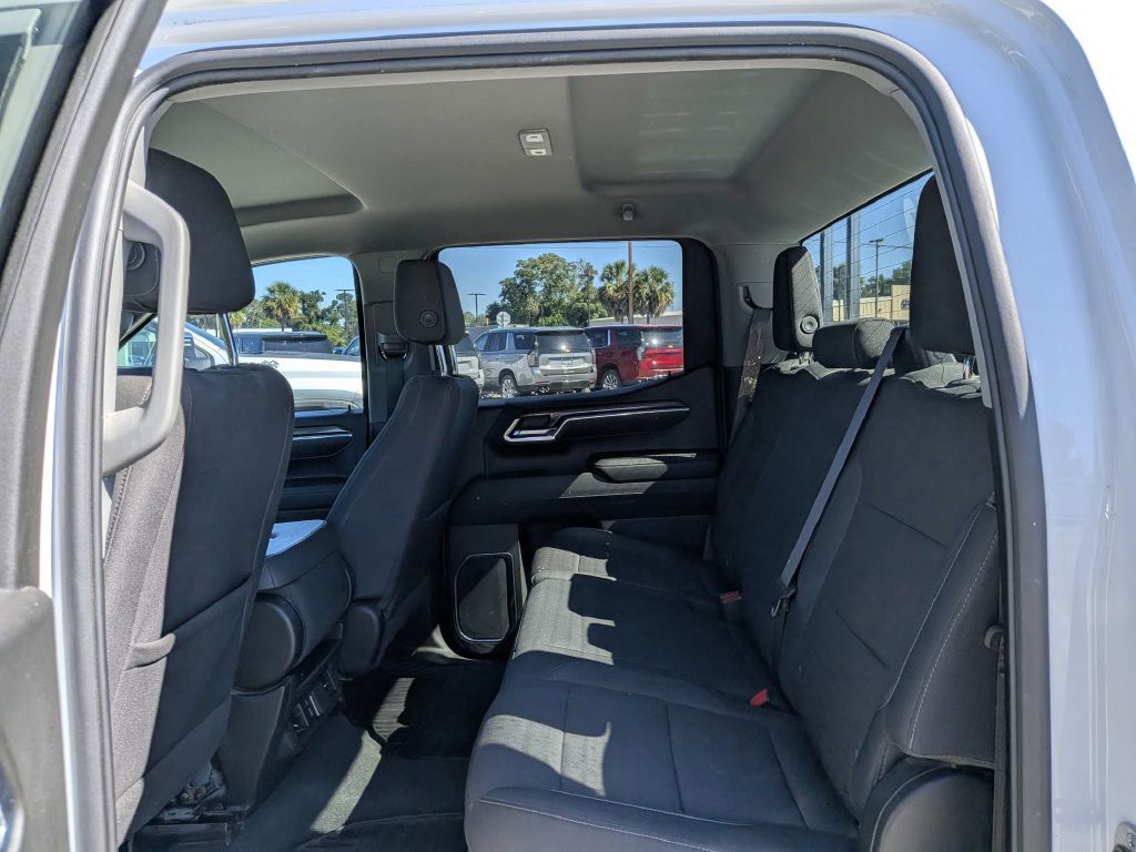 Used 2025 White Chevrolet LT image 12