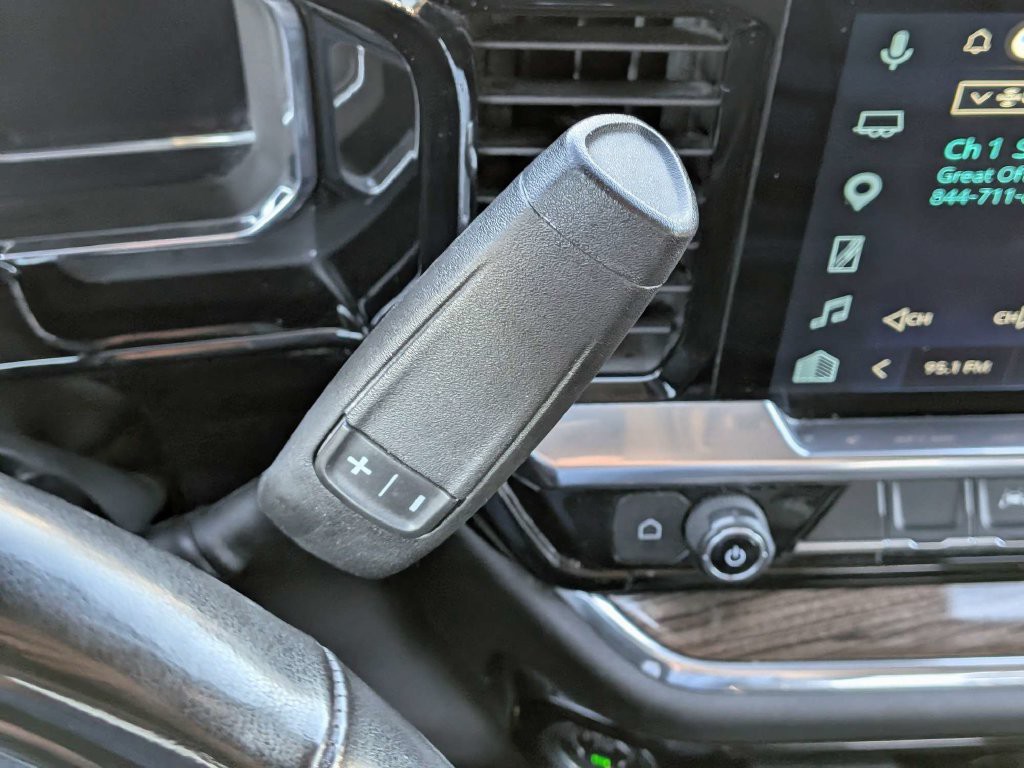 Used 2025 White Chevrolet LT image 25