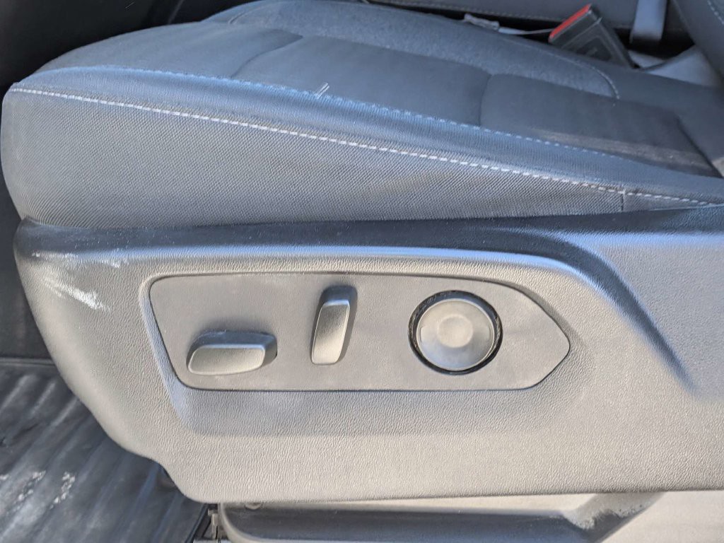 Used 2025 White Chevrolet LT image 18