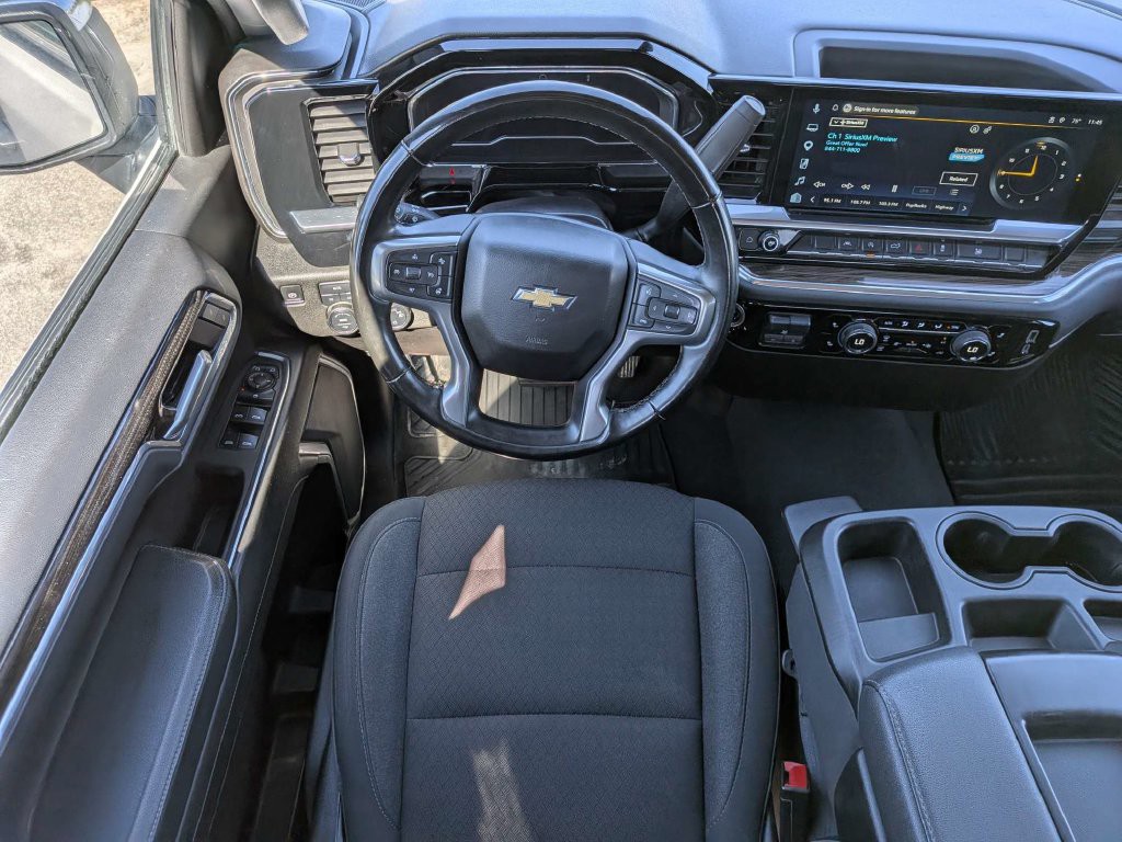Used 2025 White Chevrolet LT image 14