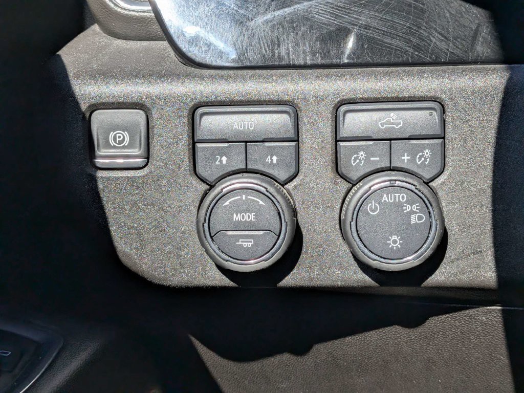Used 2025 White Chevrolet LT image 20