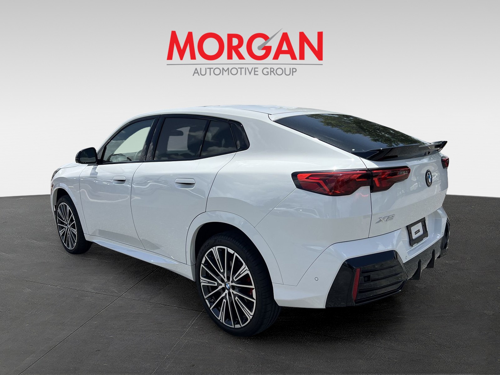 Used 2025 White BMW xDrive28i image 3