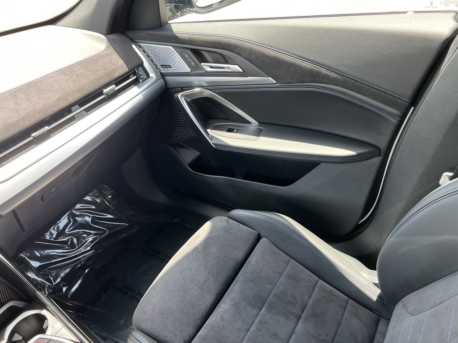 Used 2025 White BMW xDrive28i image 16