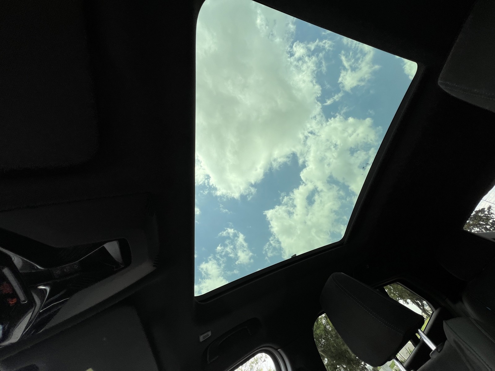 Used 2025 White BMW xDrive28i image 18