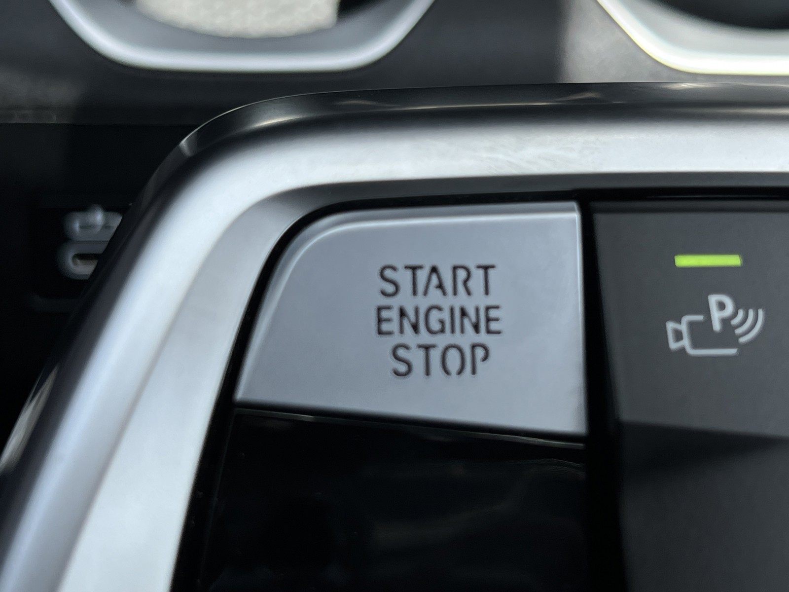 Used 2025 White BMW xDrive28i image 26