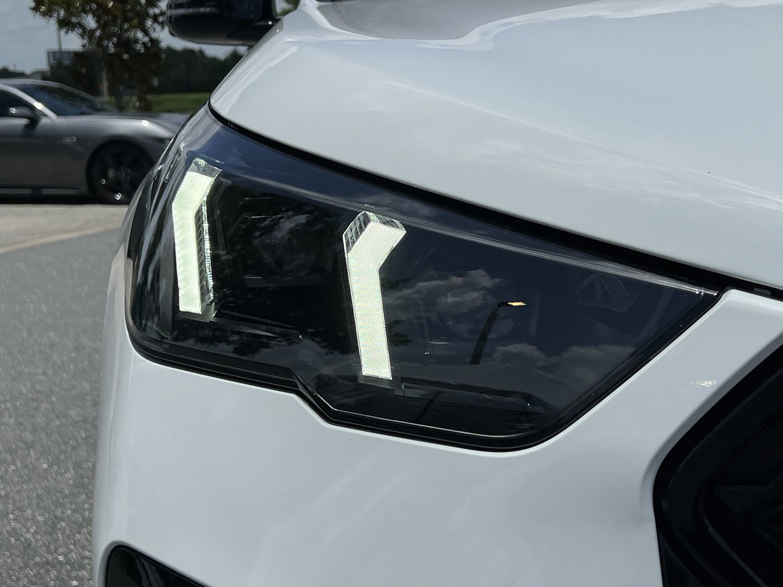 Used 2025 White BMW xDrive28i image 9