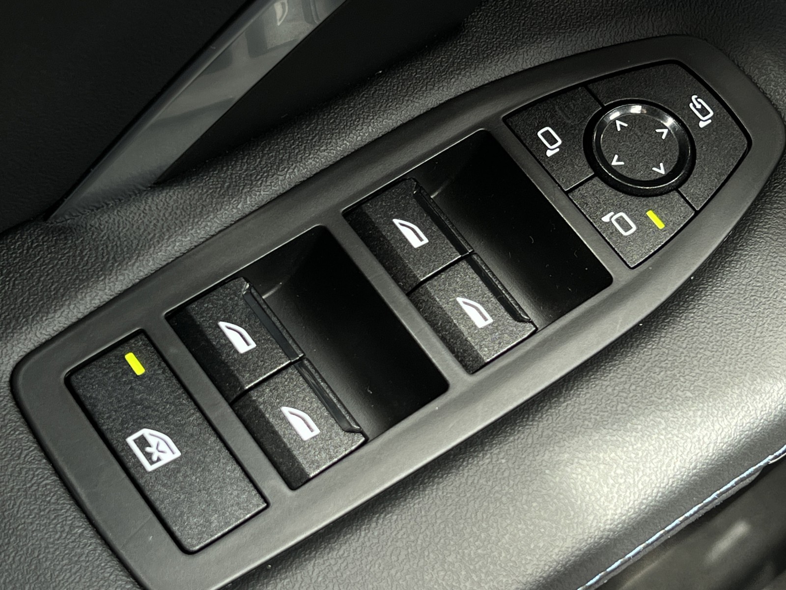 Used 2025 White BMW xDrive28i image 22