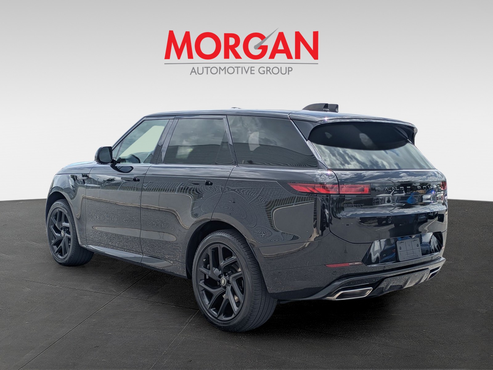 Used 2023 Black Land Rover SE Dynamic image 4