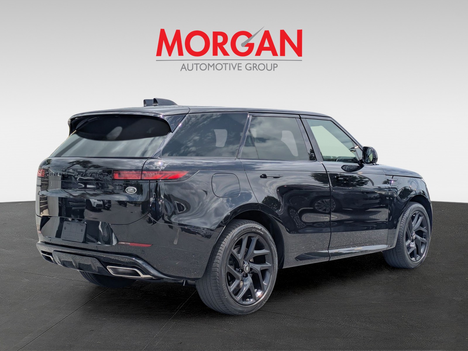Used 2023 Black Land Rover SE Dynamic image 6