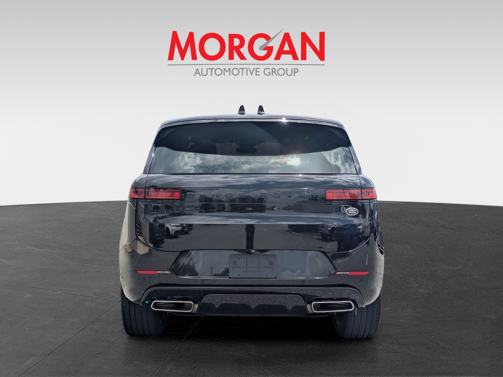 Used 2023 Black Land Rover SE Dynamic image 5
