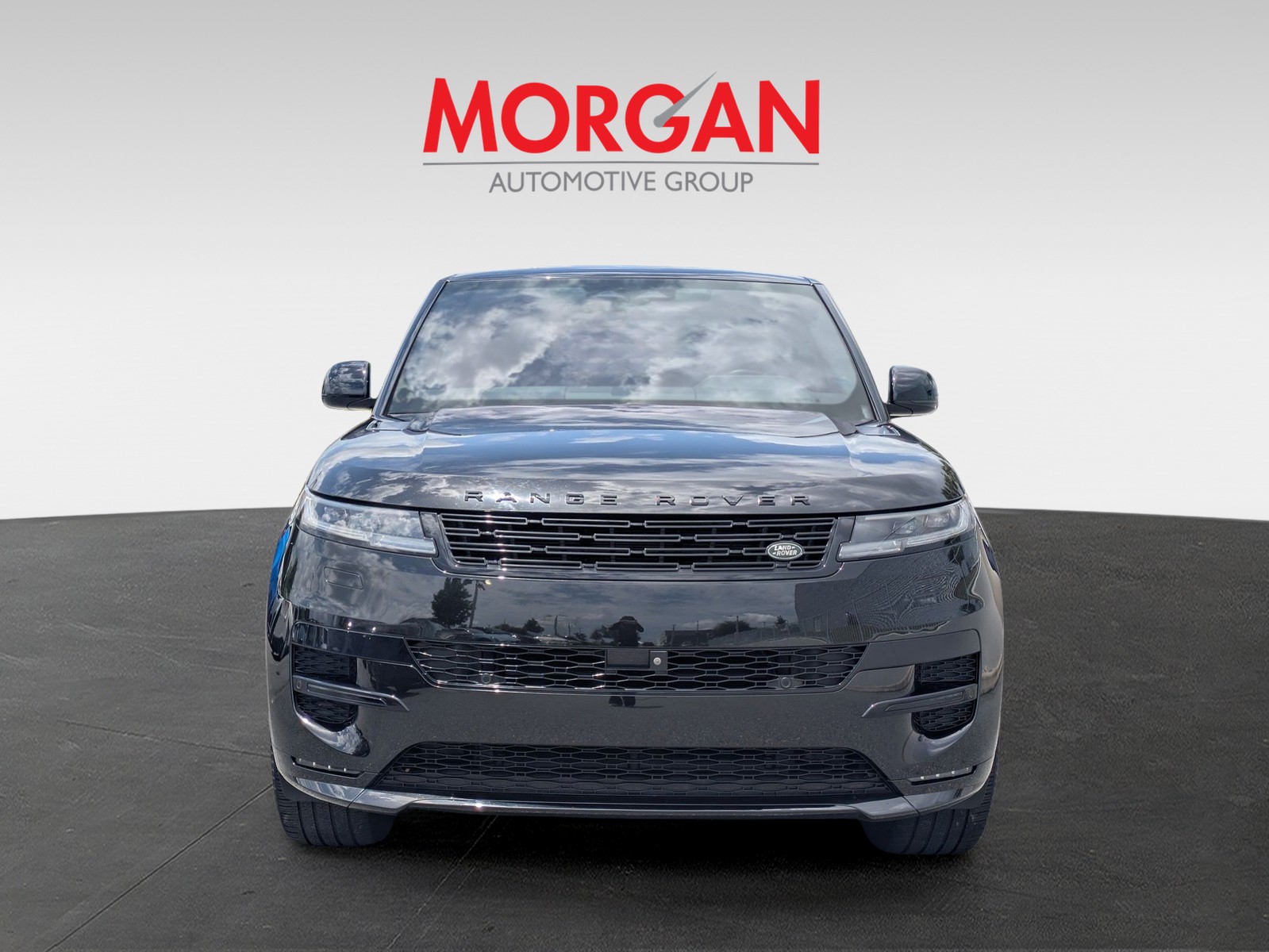 Used 2023 Black Land Rover SE Dynamic image 9