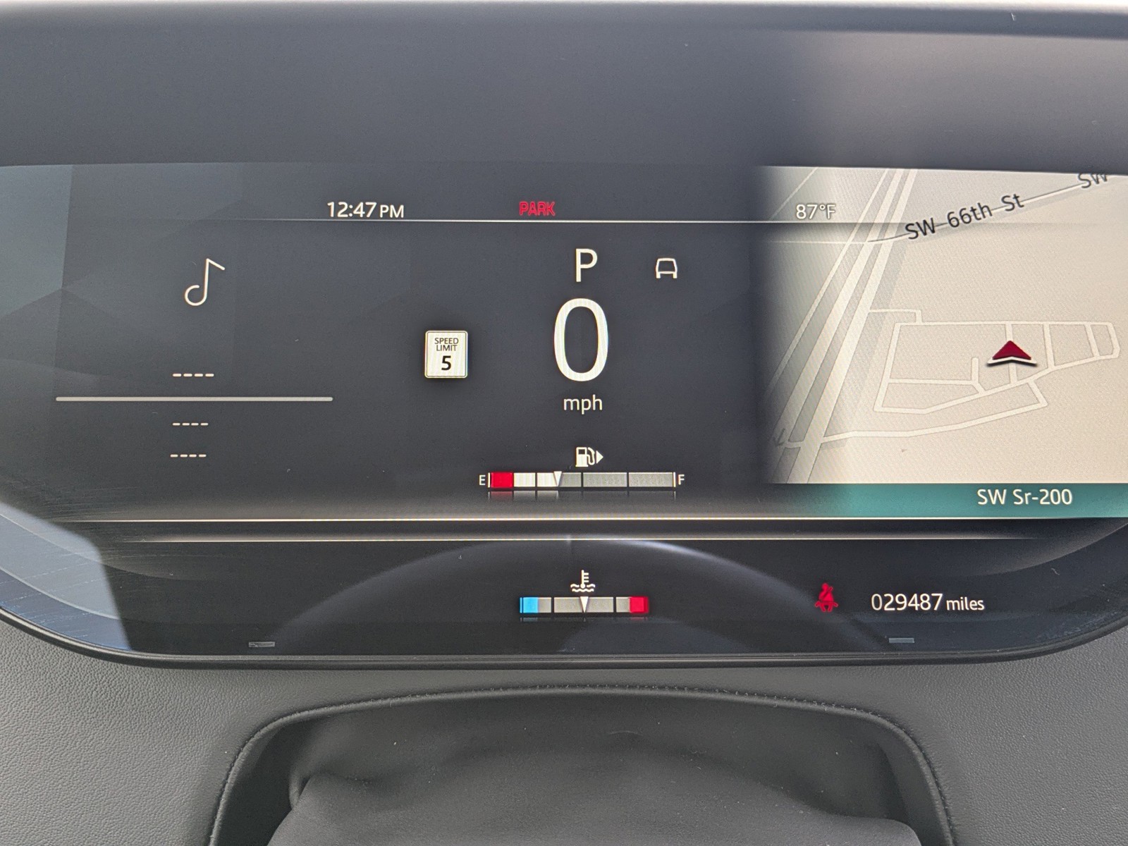 Used 2023 Black Land Rover SE Dynamic image 27