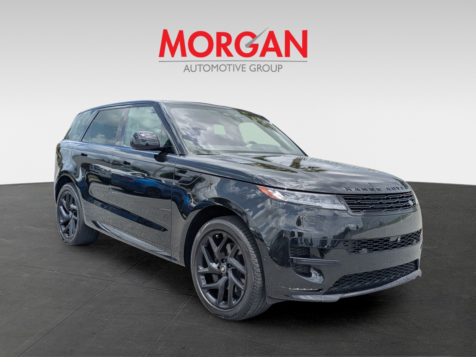 Used 2023 Black Land Rover SE Dynamic image 8