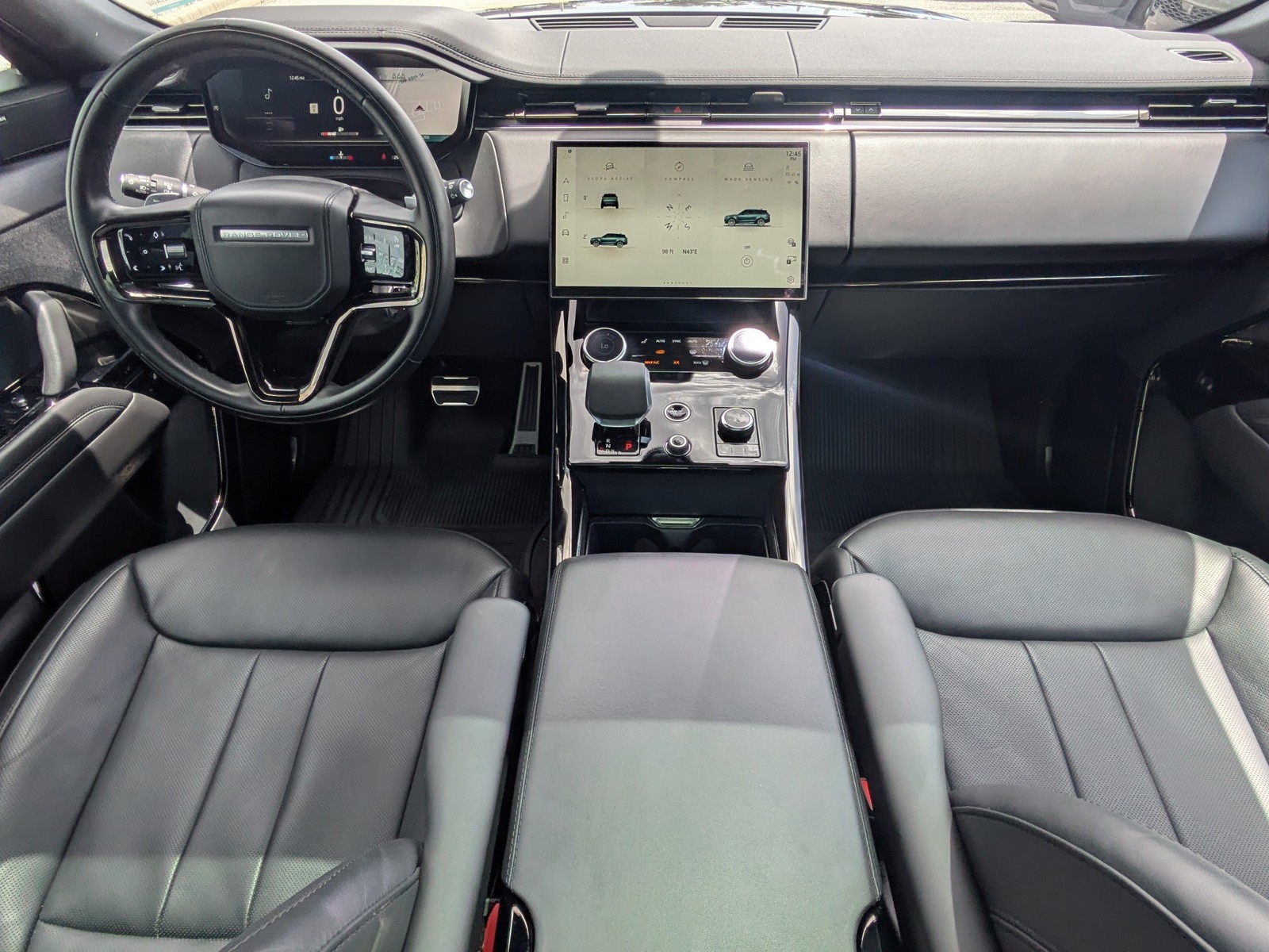 Used 2023 Black Land Rover SE Dynamic image 15
