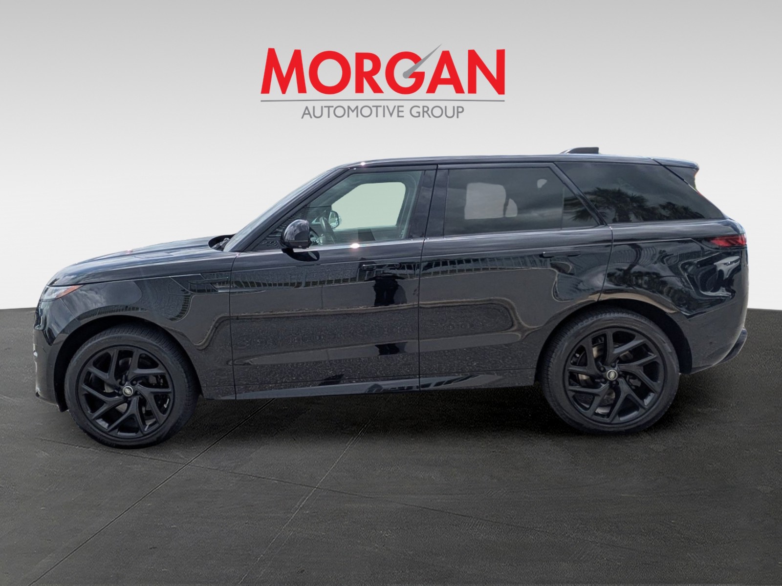 Used 2023 Black Land Rover SE Dynamic image 3