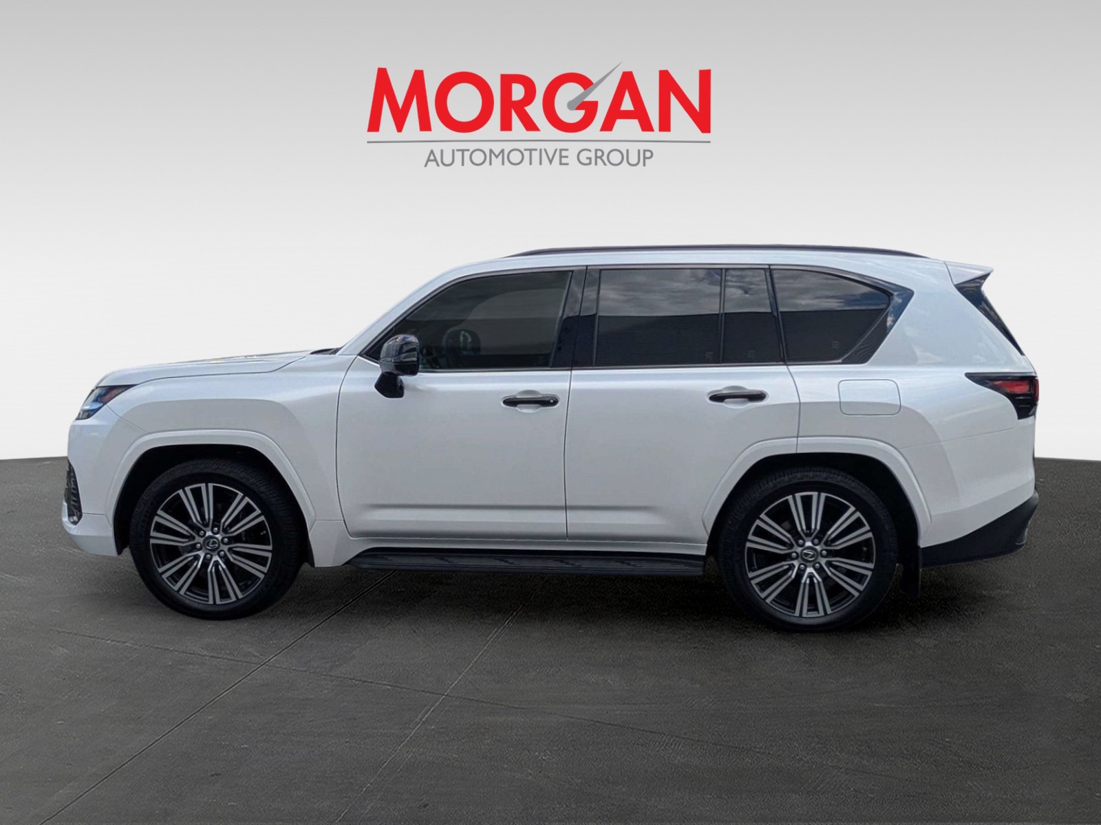 Used 2025 White Lexus 600 Luxury image 3