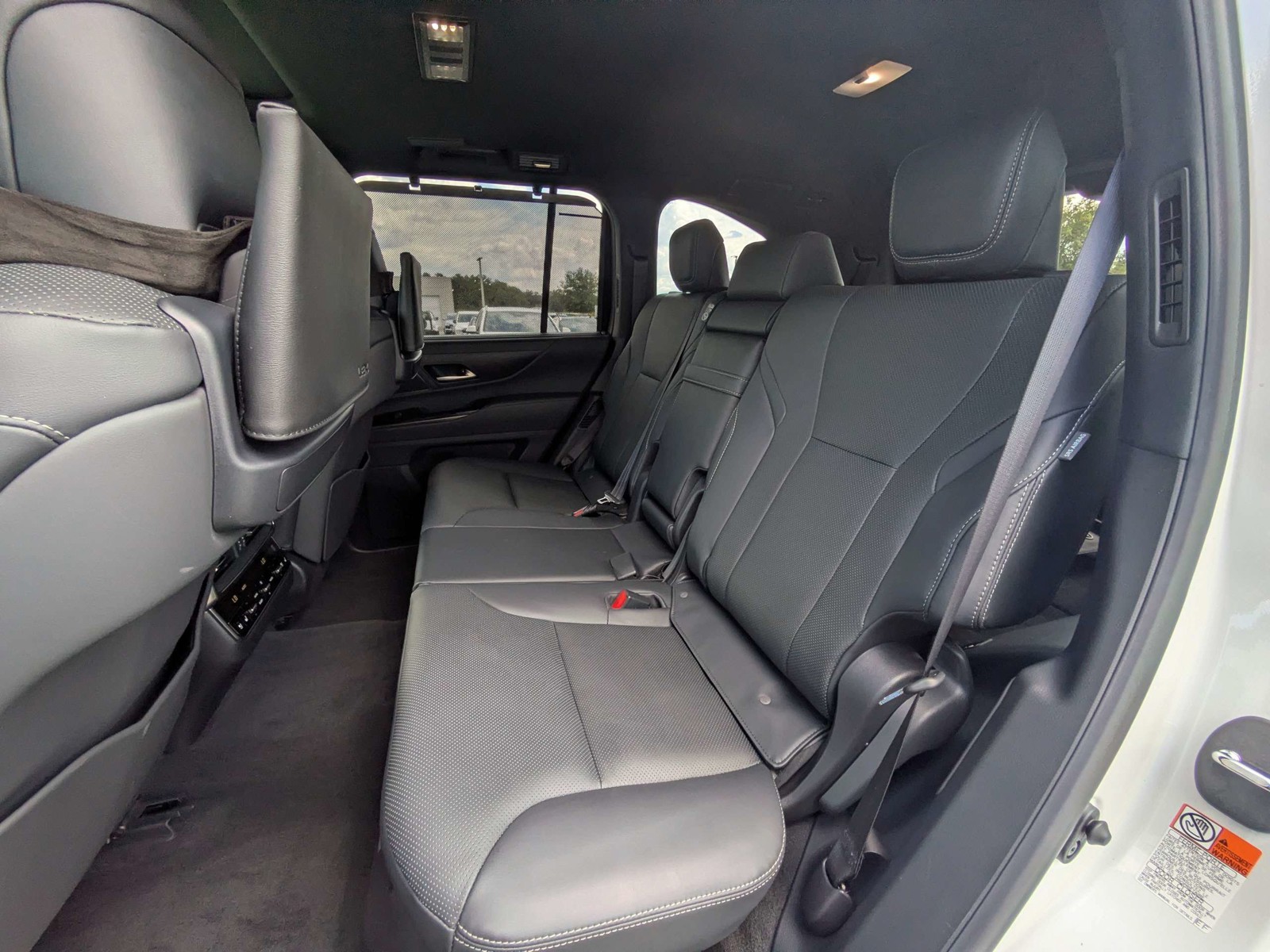 Used 2025 White Lexus 600 Luxury image 14