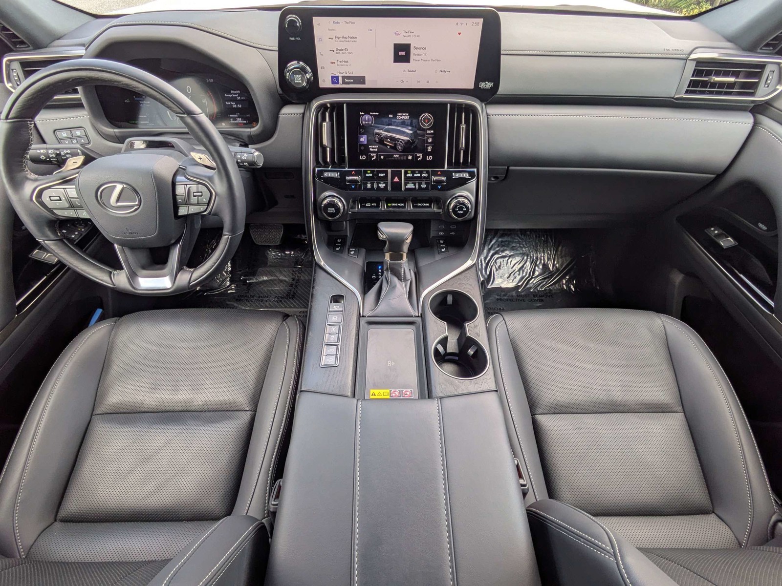 Used 2025 White Lexus 600 Luxury image 15