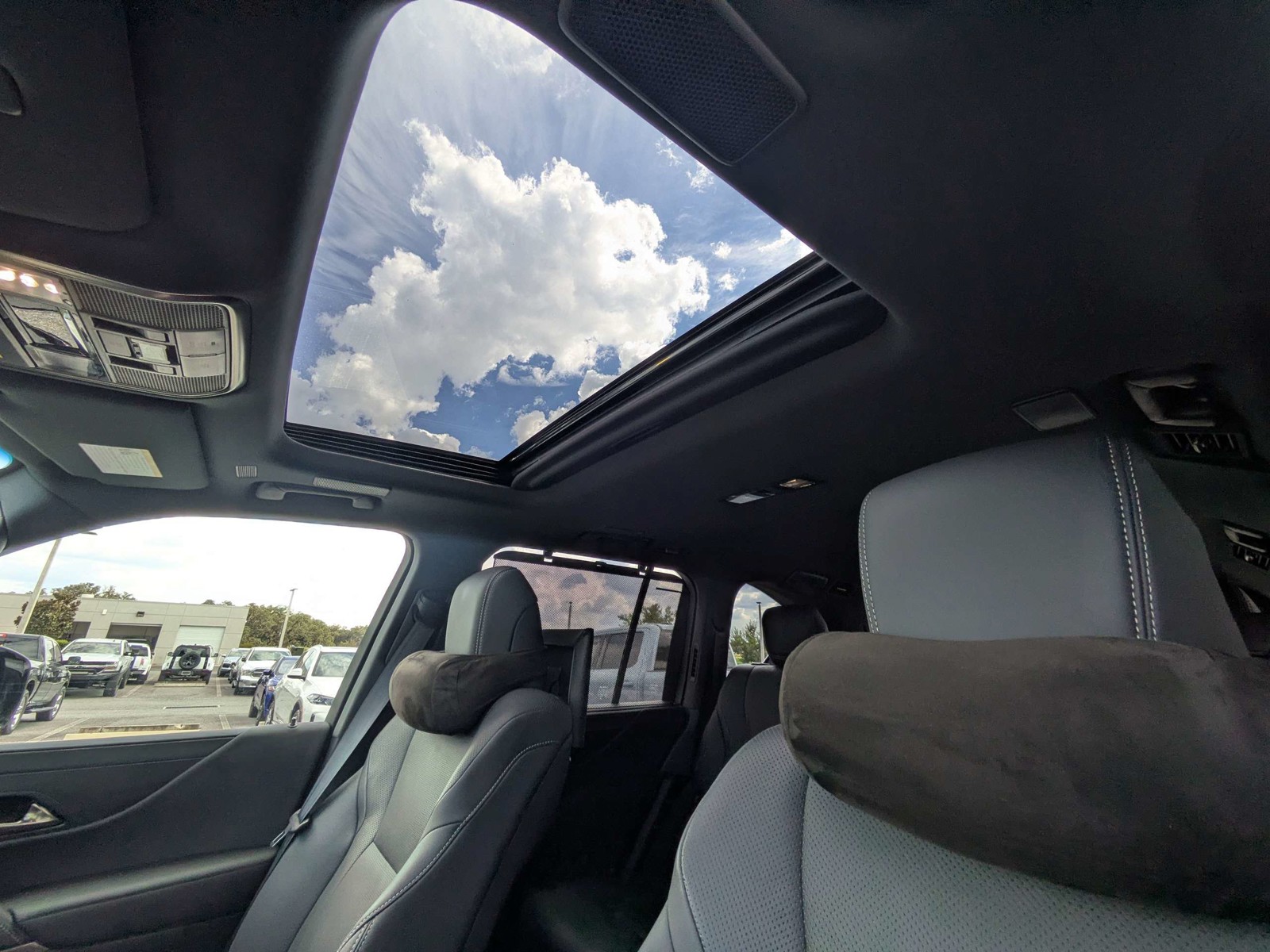 Used 2025 White Lexus 600 Luxury image 20