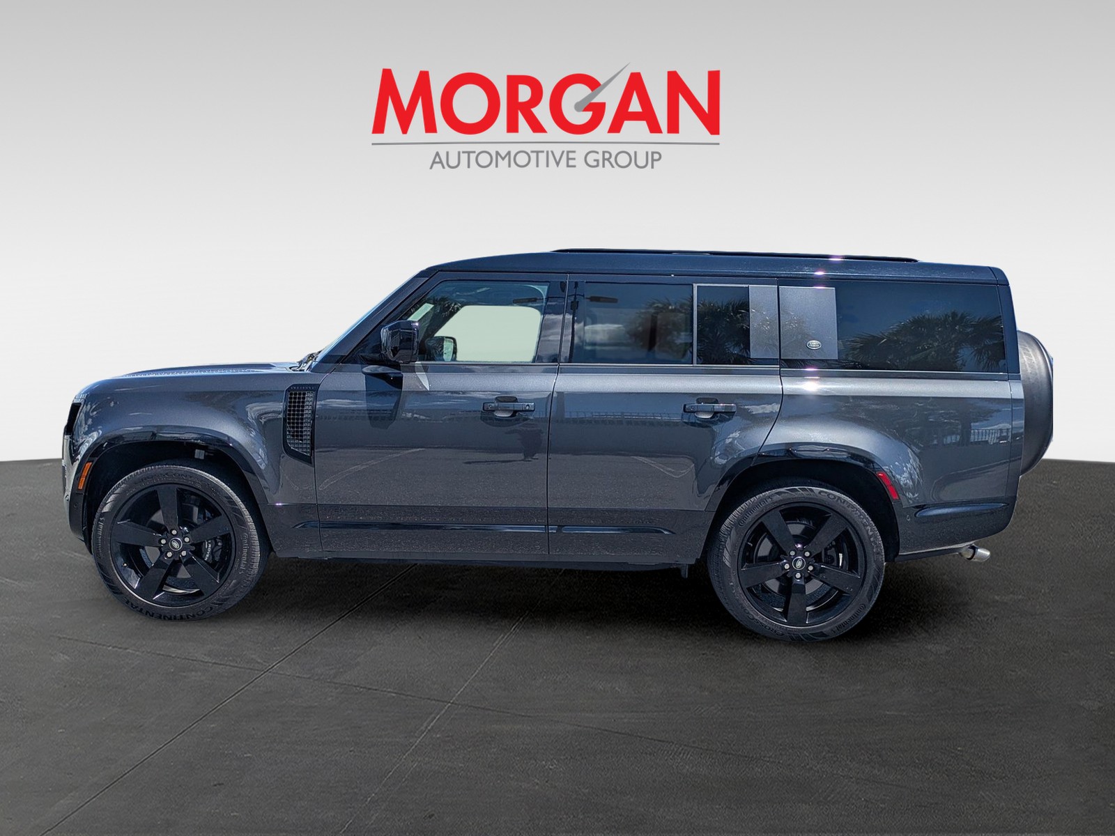 Used 2024 Gray Land Rover V8 image 3