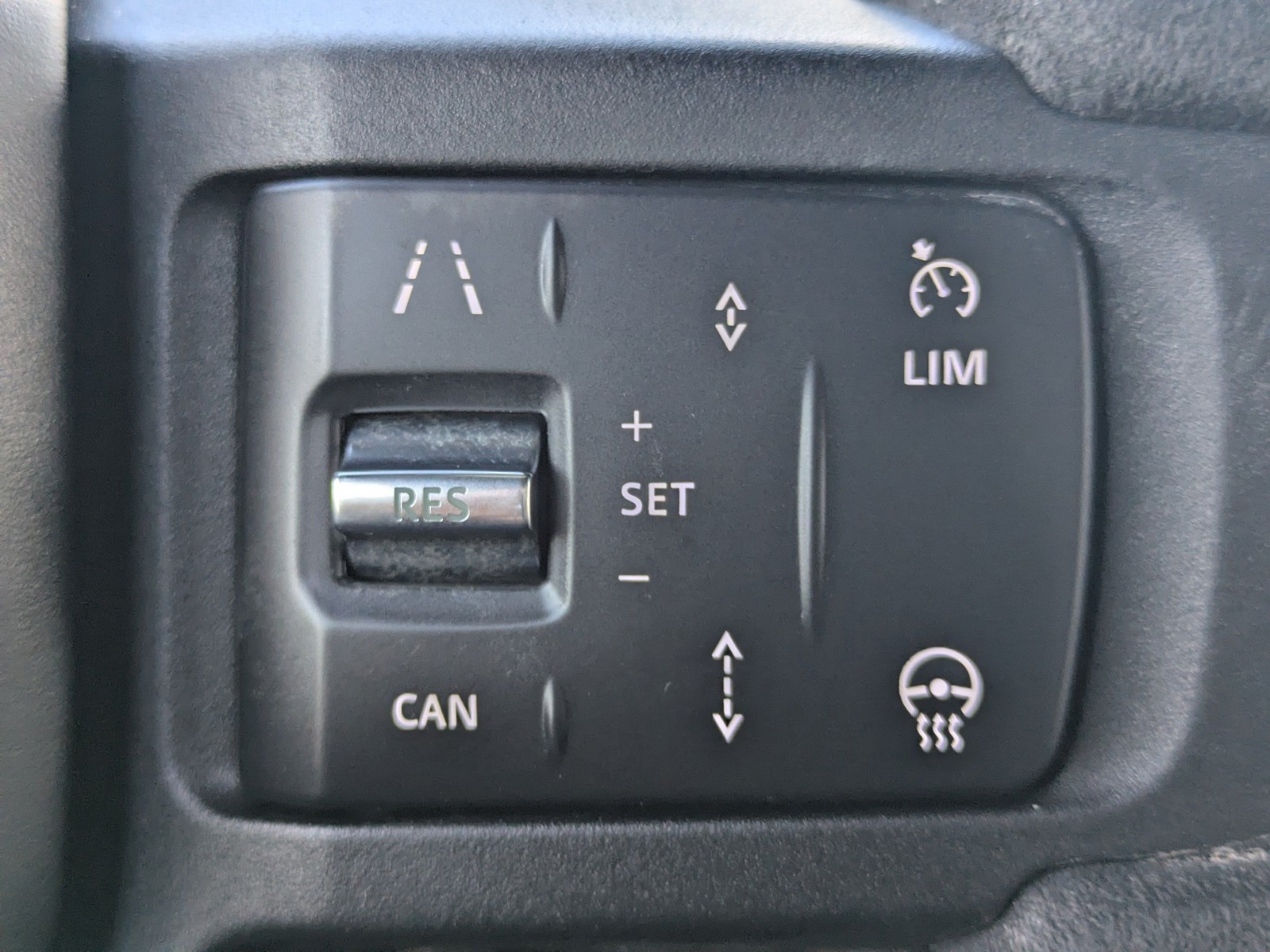 Used 2024 Gray Land Rover V8 image 27