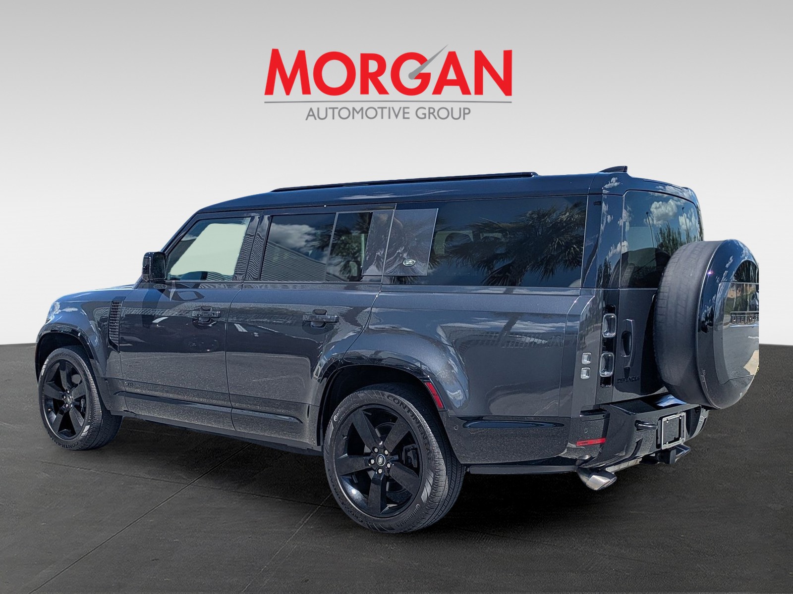 Used 2024 Gray Land Rover V8 image 4