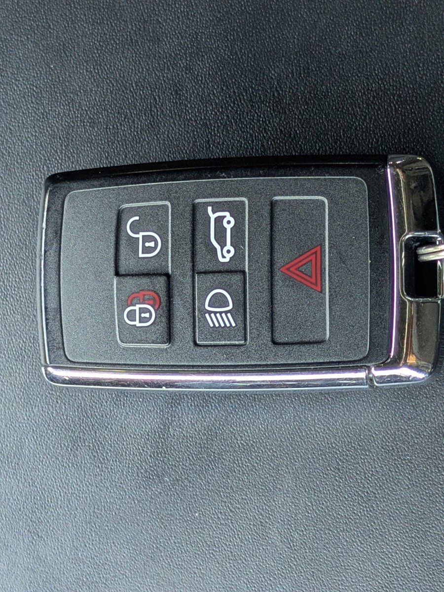Used 2024 Gray Land Rover V8 image 30