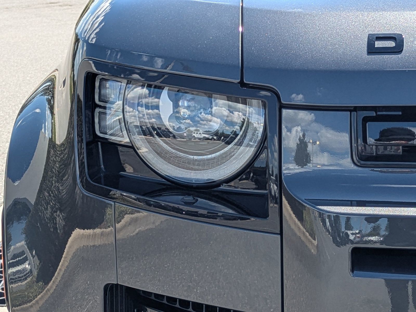 Used 2024 Gray Land Rover V8 image 10