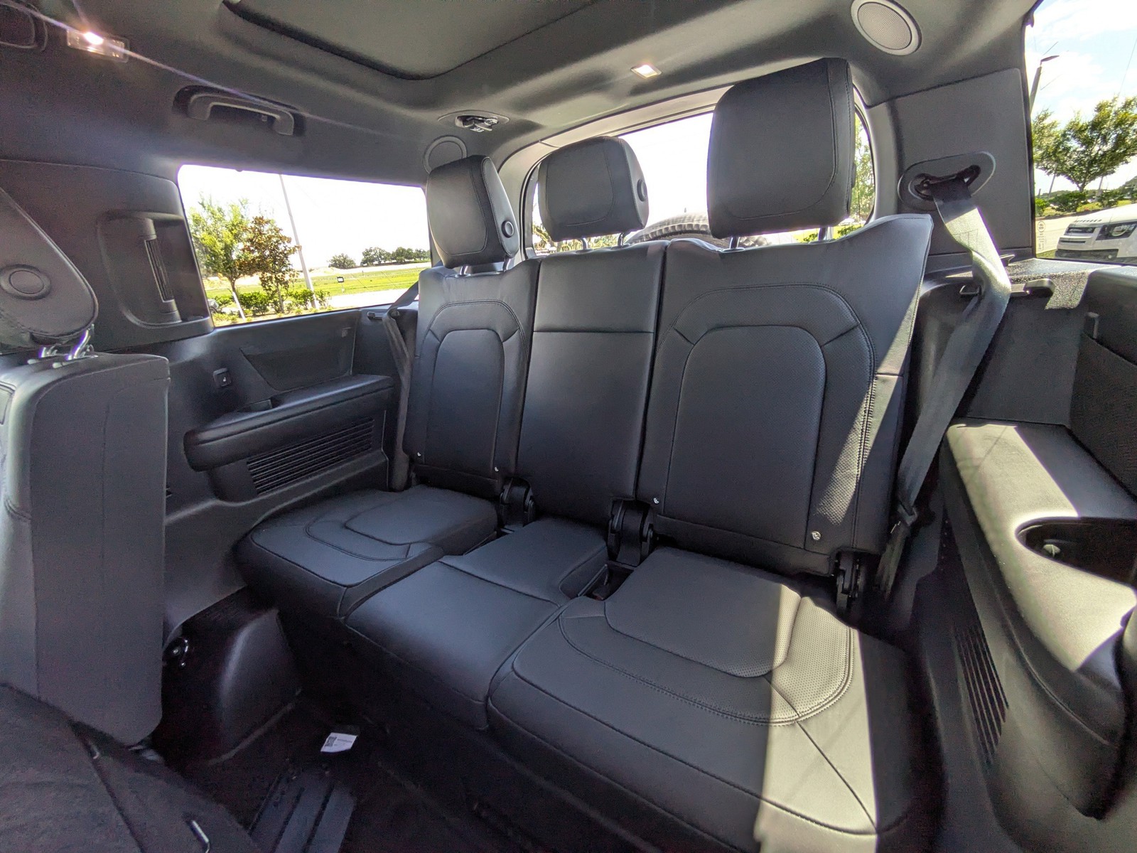Used 2024 Gray Land Rover V8 image 14