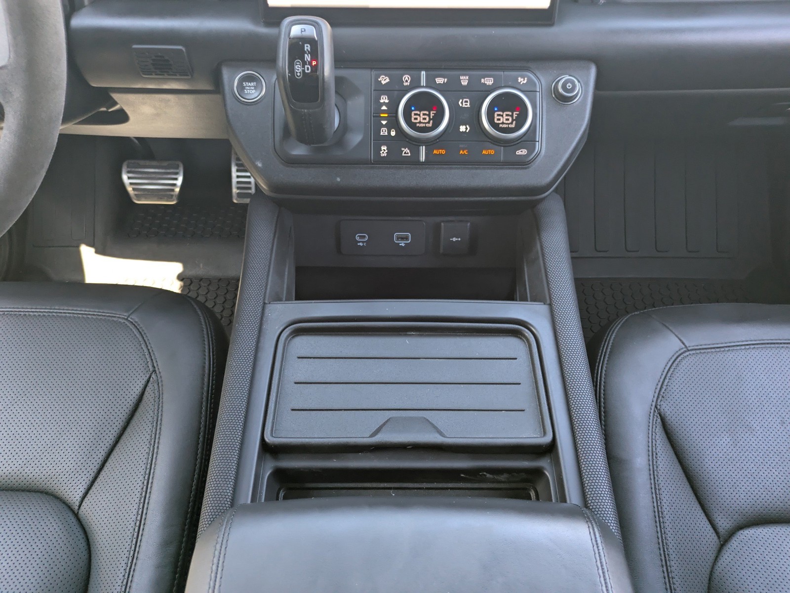 Used 2024 Gray Land Rover V8 image 19