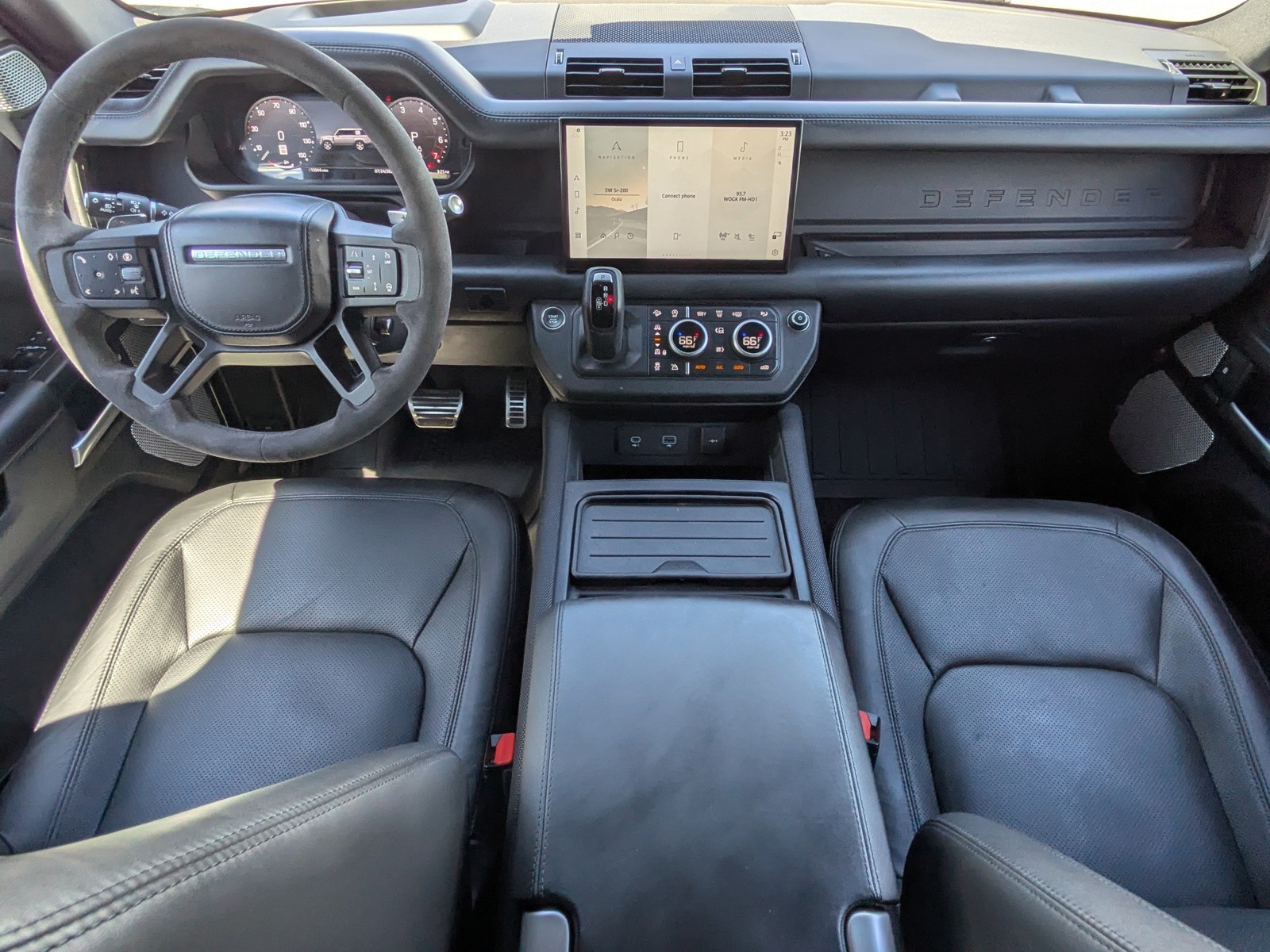 Used 2024 Gray Land Rover V8 image 15