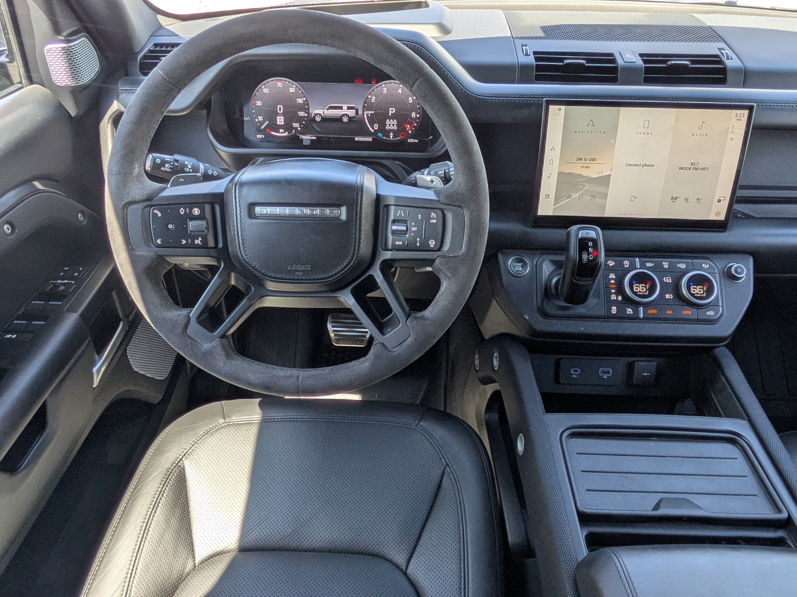 Used 2024 Gray Land Rover V8 image 16