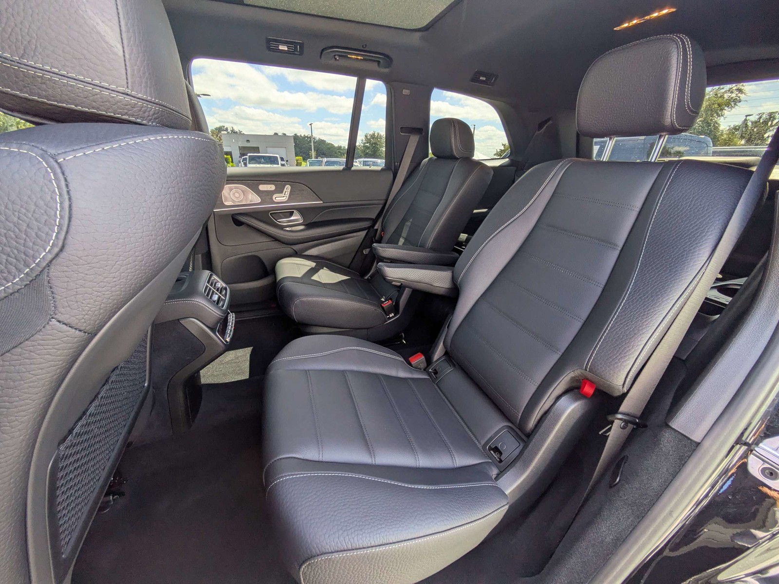 Used 2026  Mercedes-Benz GLS 580 image 13