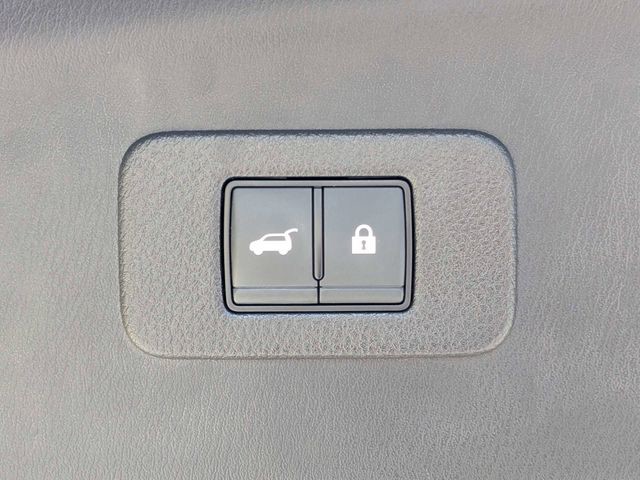 Used 2022 Gray Nissan SV image 14