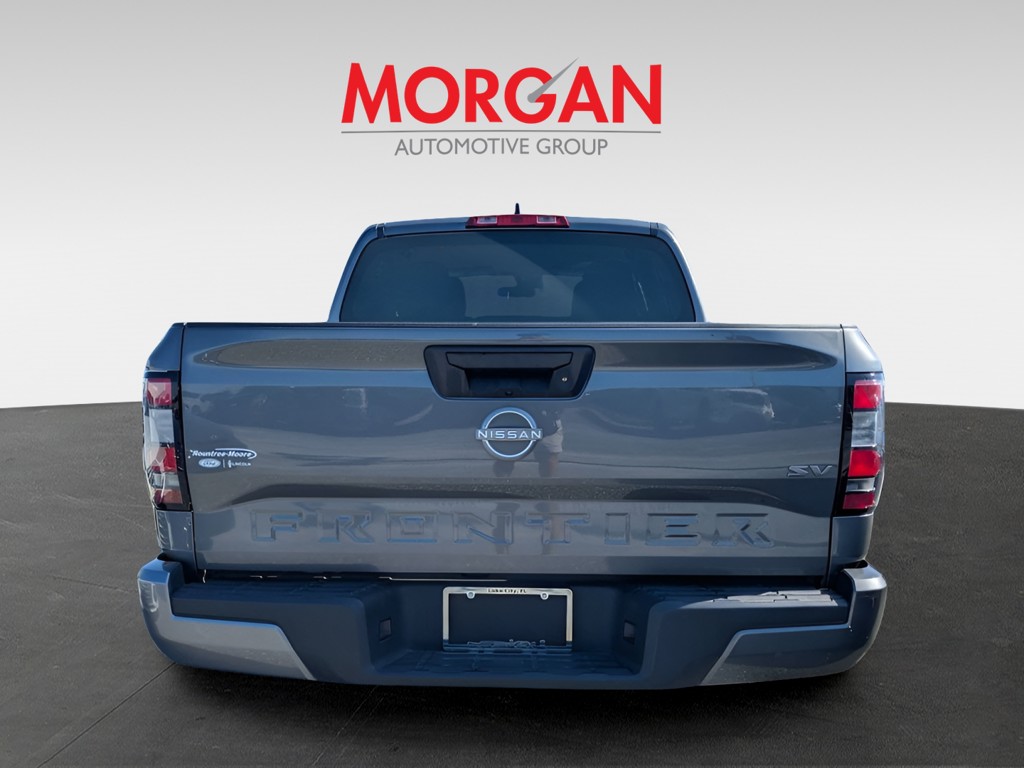 Used 2022 Gray Nissan SV image 4