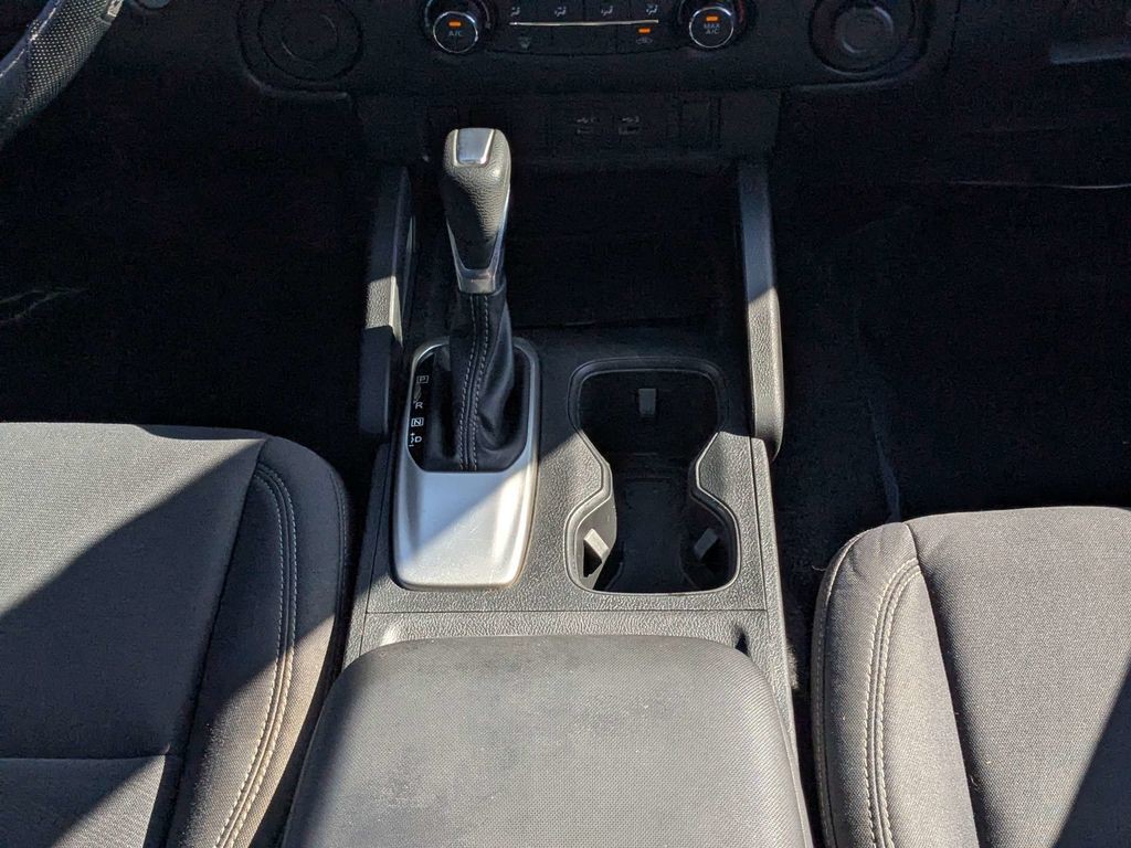 Used 2022 Gray Nissan SV image 17