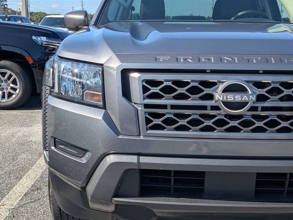 Used 2022 Gray Nissan SV image 8