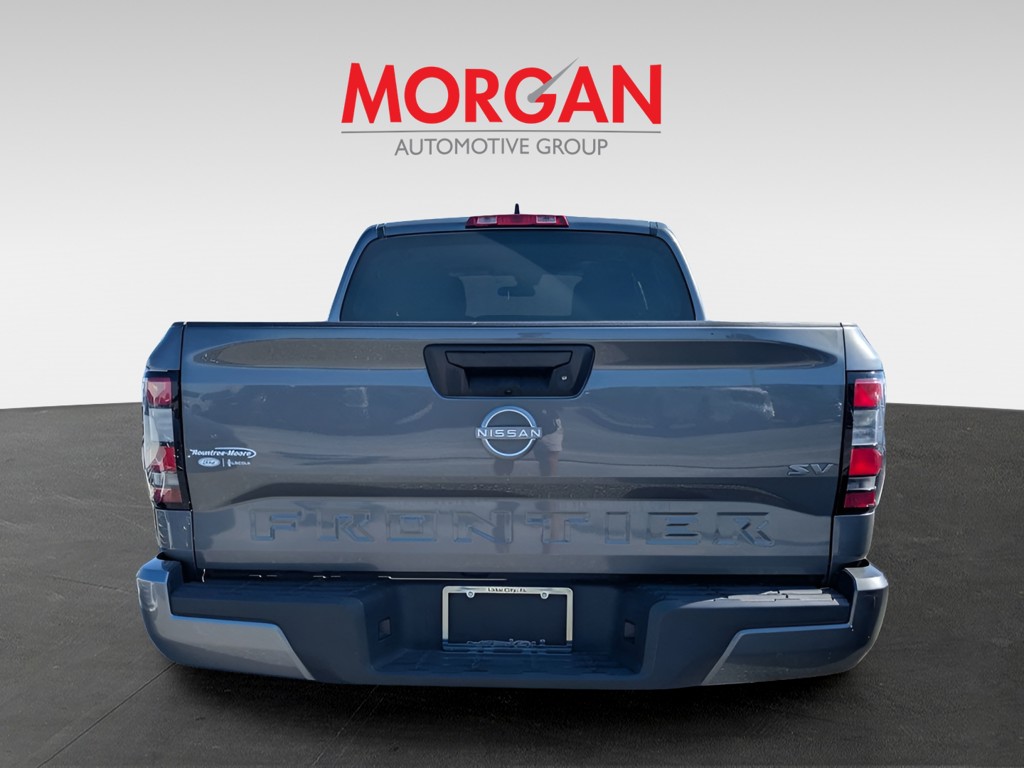 Used 2022 Gray Nissan SV image 5