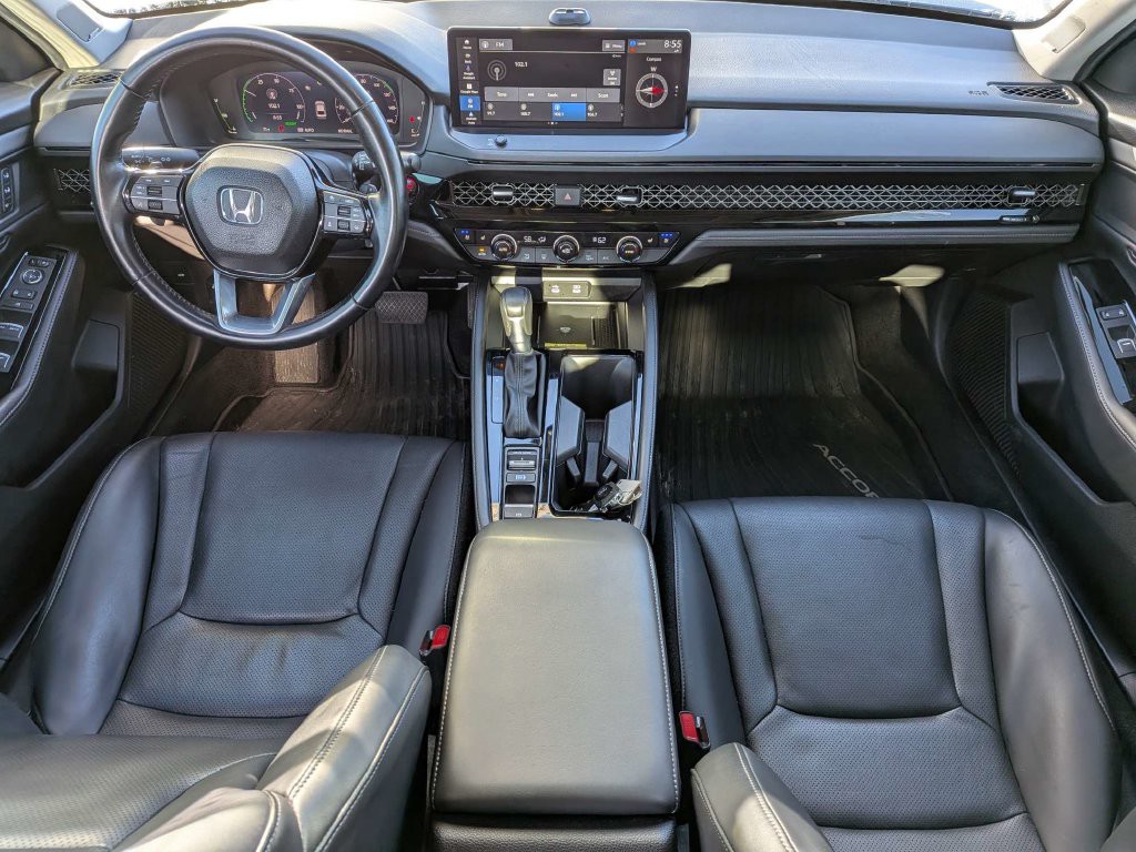 Used 2024  Honda Touring image 13
